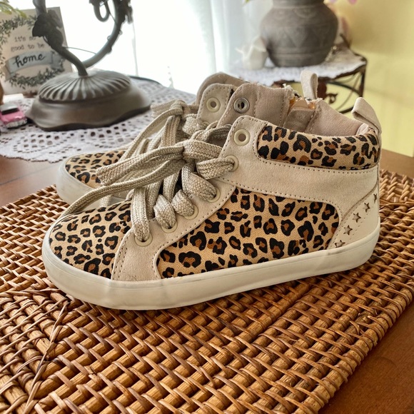 GAP Other - Gap Sz 12 Cheetah Zip Sneakers Glitter Laces EUC